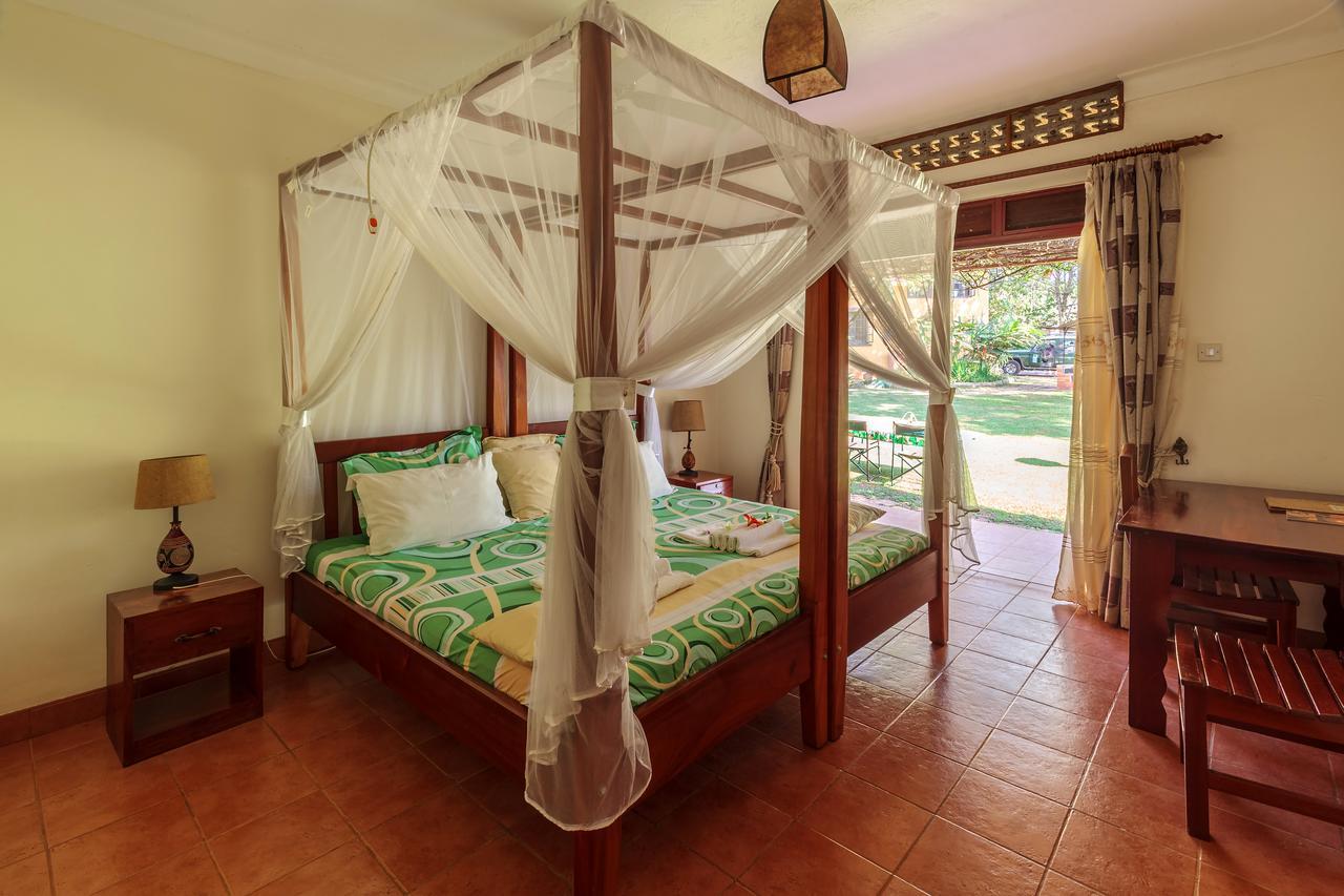 Airport Guesthouse Энтеббе Экстерьер фото