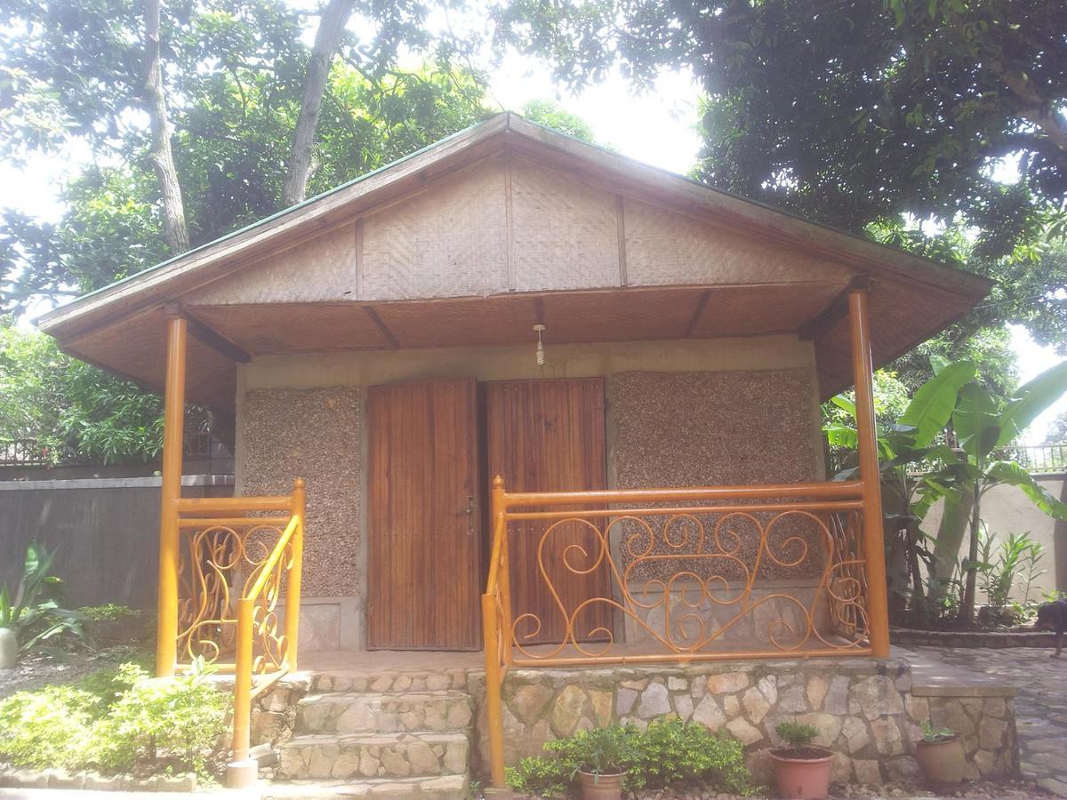 Airport Guesthouse Энтеббе Экстерьер фото