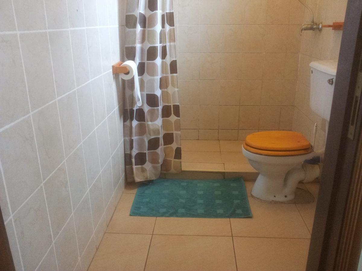 Airport Guesthouse Энтеббе Экстерьер фото